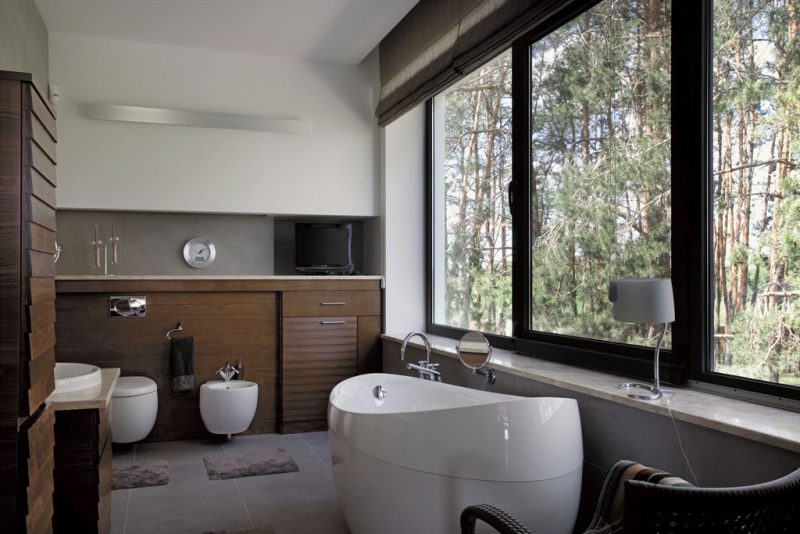 aluminium windows in bathroom